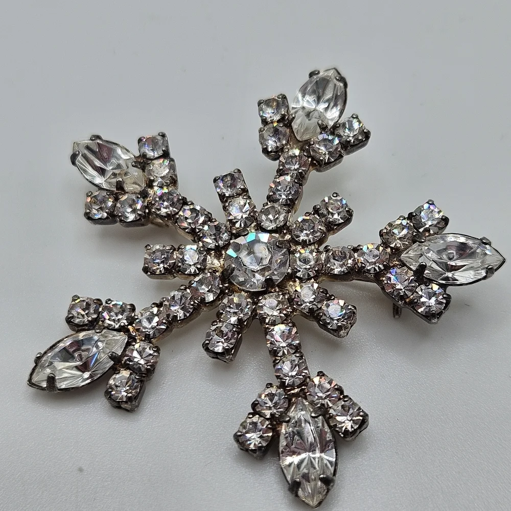 VINTAGE Rhinestone Silver Tone Snowflake Brooch Pin Set of Two Winter